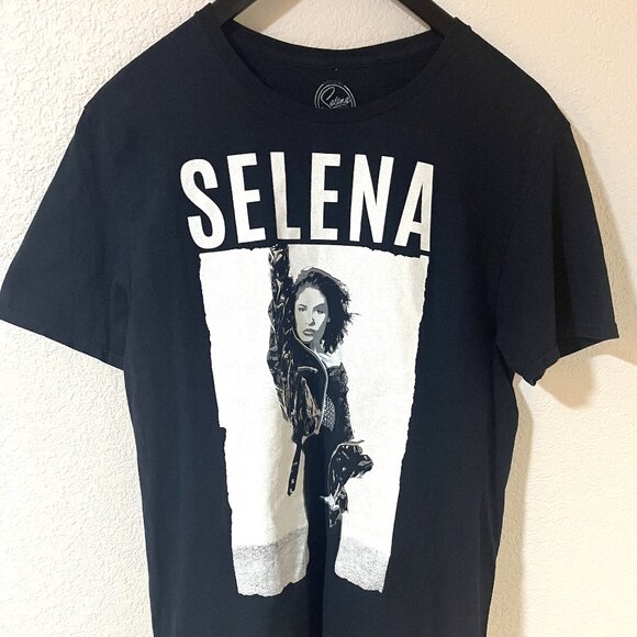 Official SELENA Concert Band Tee Shirt FOREVER Tejano Cumbia AOP POP Size Large - Picture 1 of 3